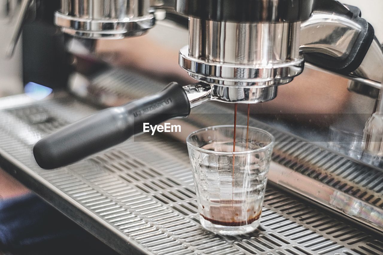 CLOSE-UP OF COFFEE BEANS IN CAFE