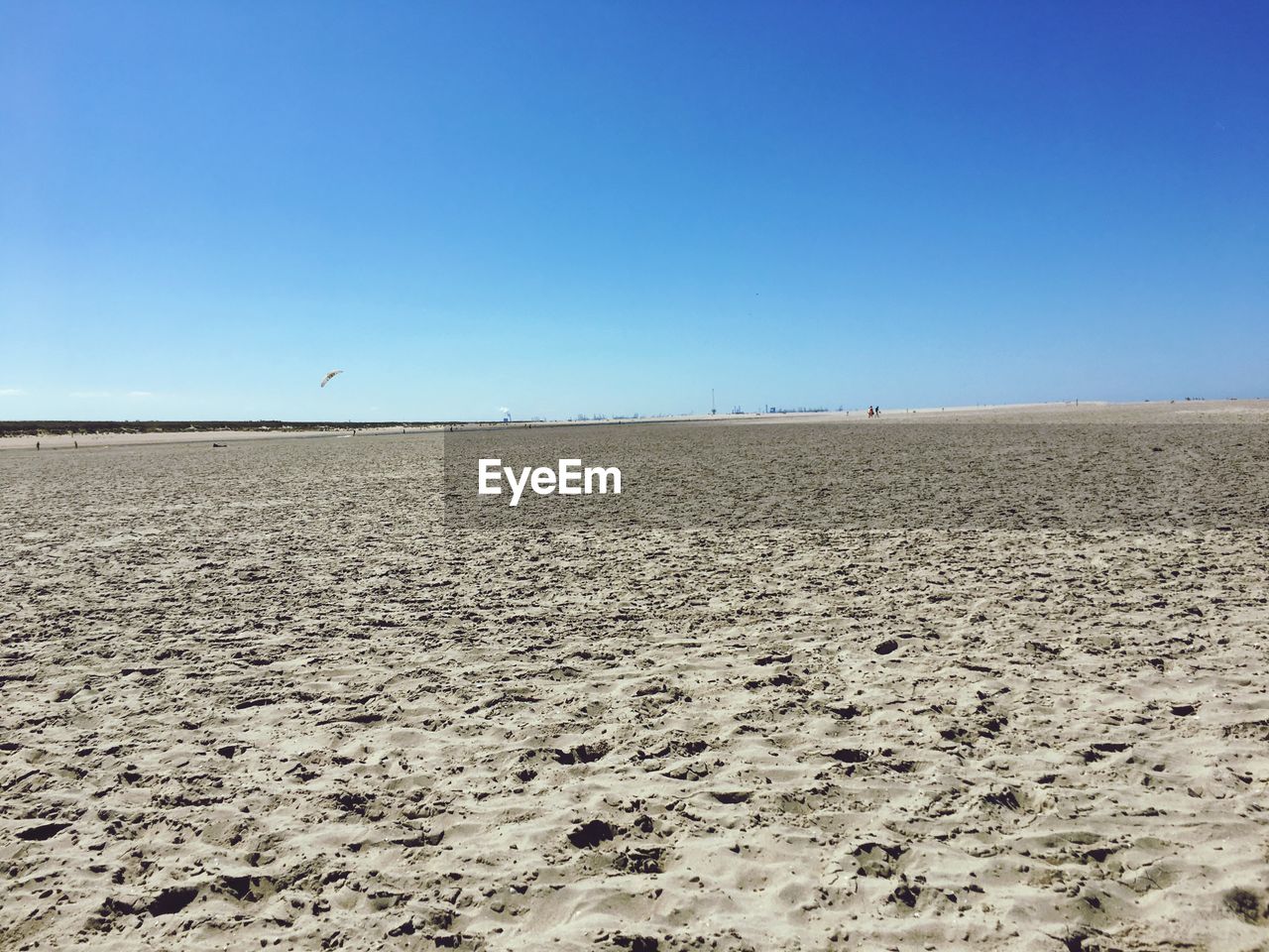 SCENIC VIEW OF DESERT AGAINST CLEAR SKY