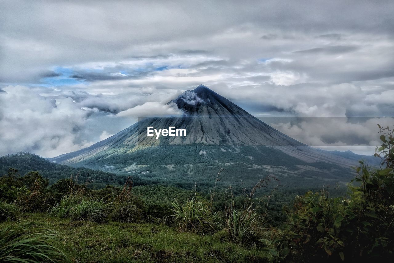 PANORAMIC VIEW OF VOLCANIC LANDSCAPE AGAINST SKY