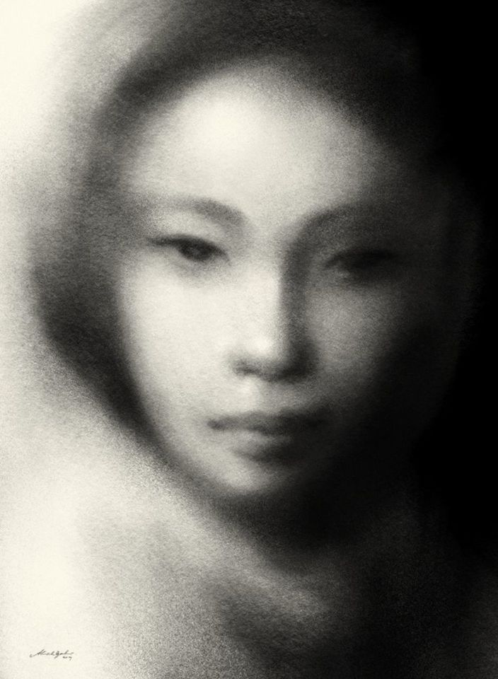 CLOSE-UP PORTRAIT OF YOUNG WOMAN