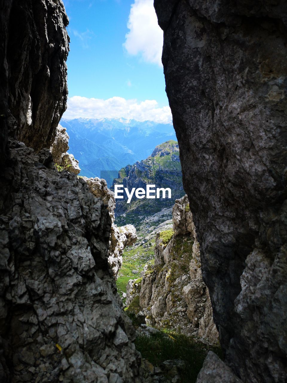 SCENIC VIEW OF MOUNTAIN AGAINST SKY