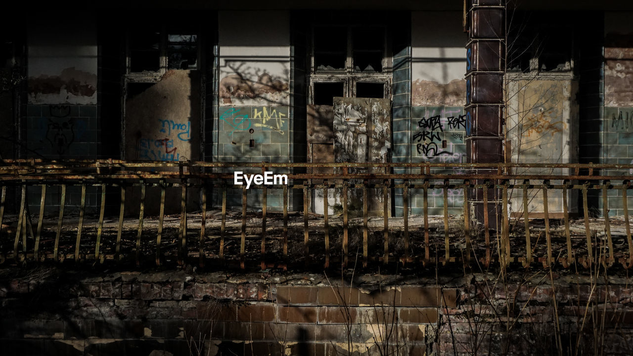 ABANDONED BUILDING