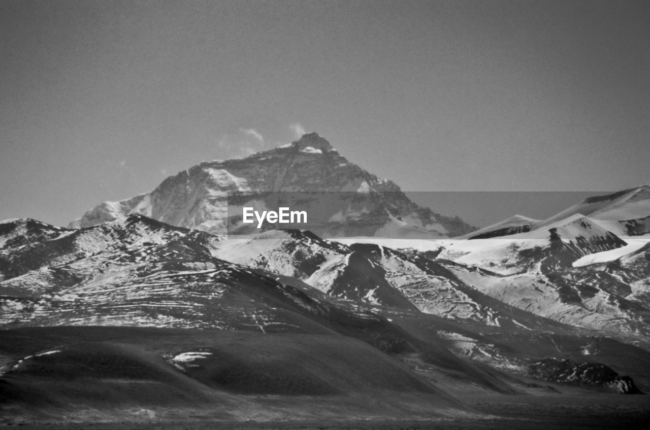 SCENIC VIEW OF SNOW MOUNTAINS AGAINST SKY