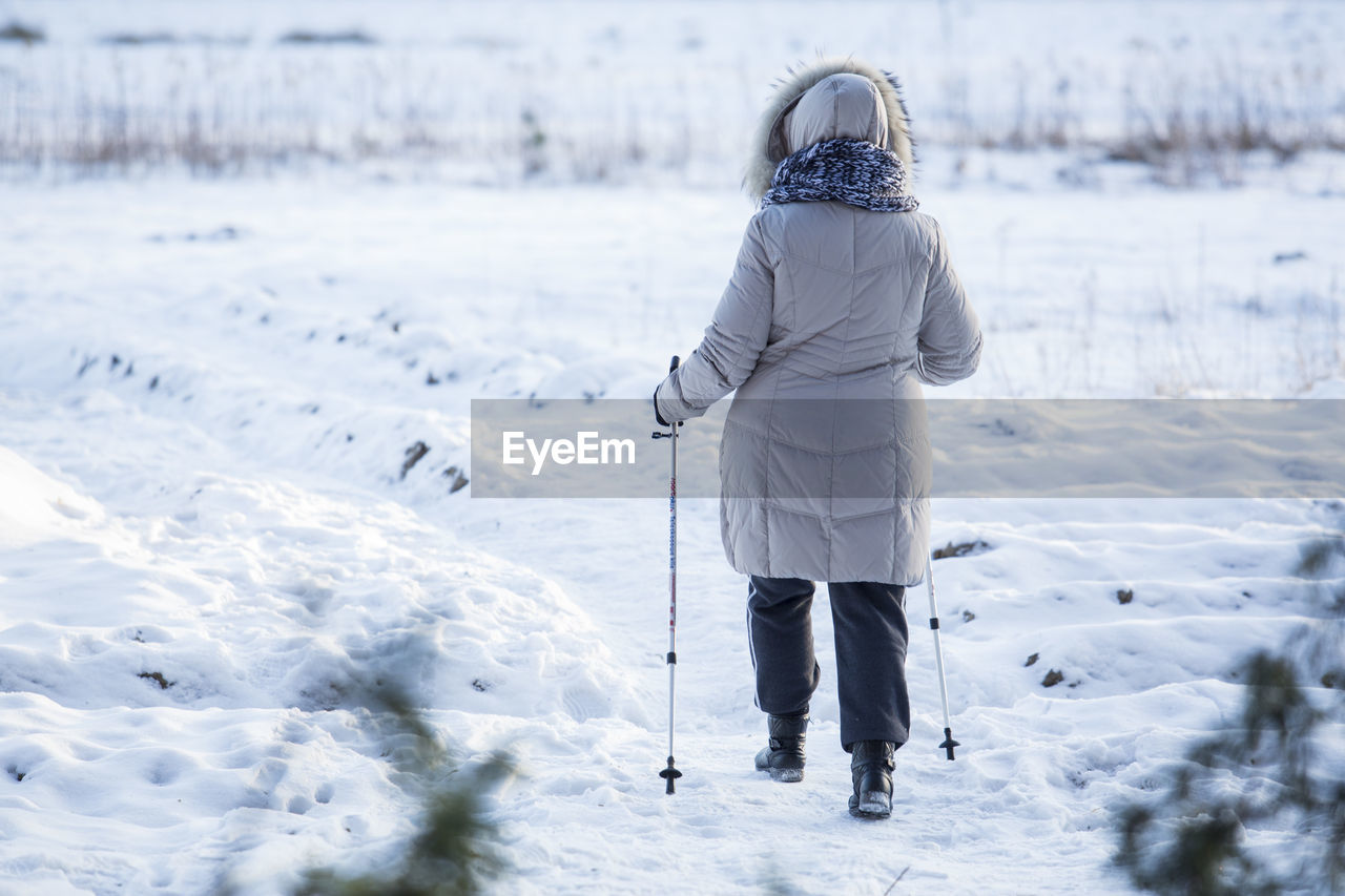 FULL LENGTH OF SNOW ON LANDSCAPE