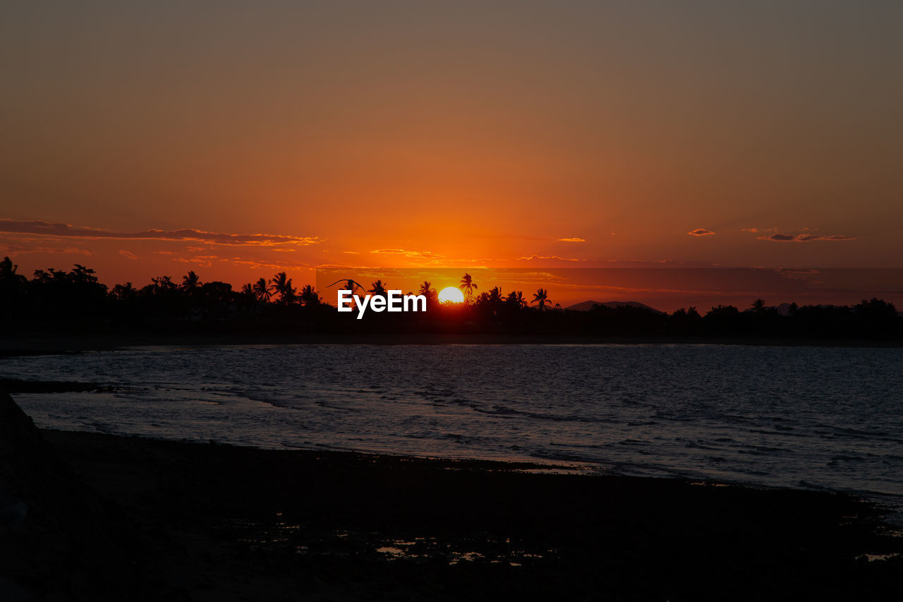 SCENIC VIEW OF SUNSET OVER SEA