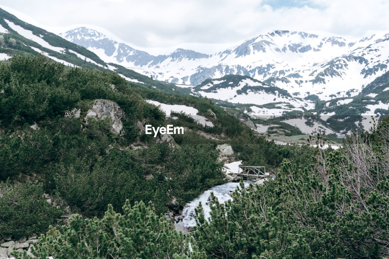 SCENIC VIEW OF SNOWCAPPED MOUNTAIN AGAINST SKY