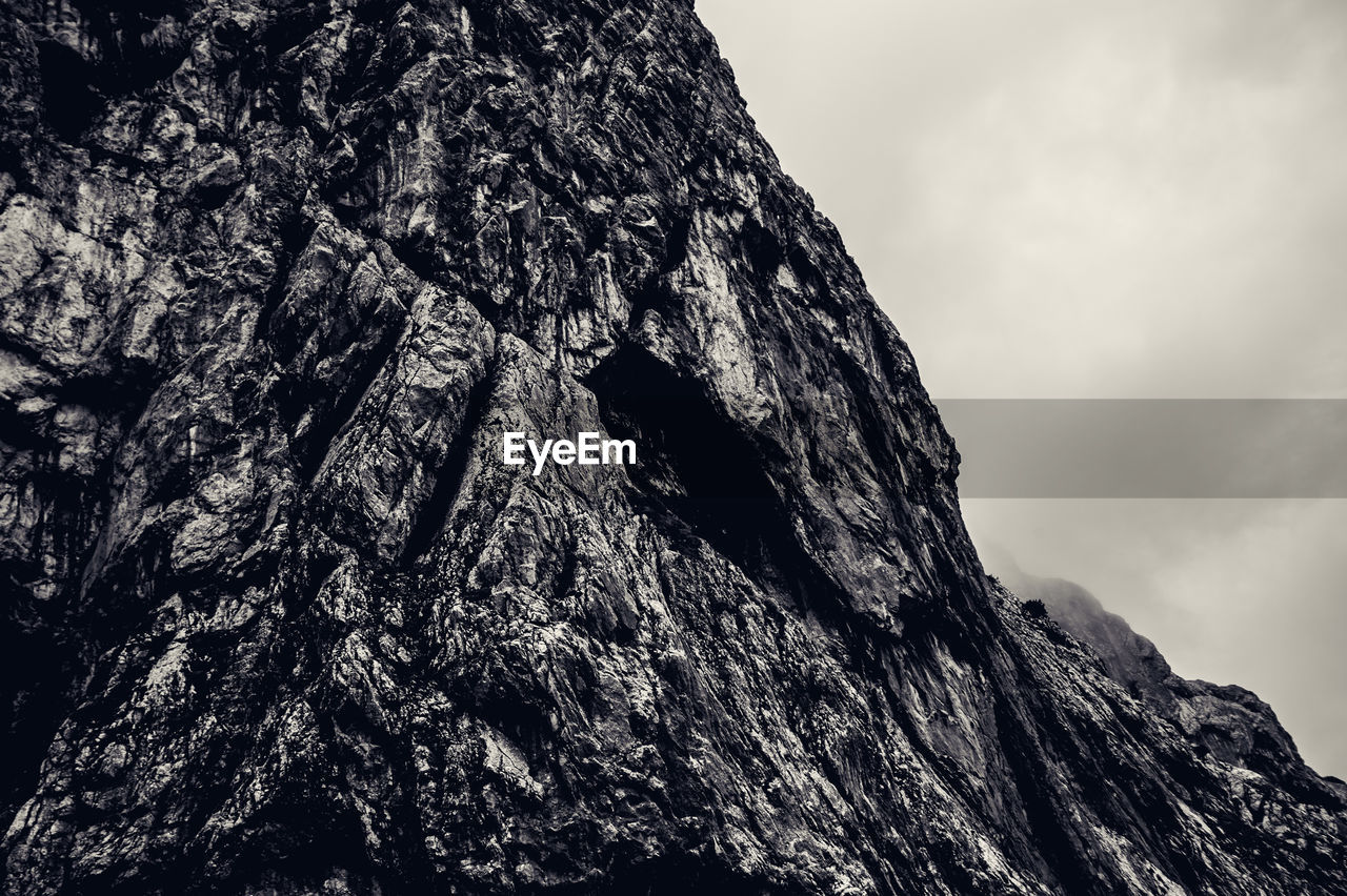 LOW ANGLE VIEW OF ROCKS AGAINST SKY