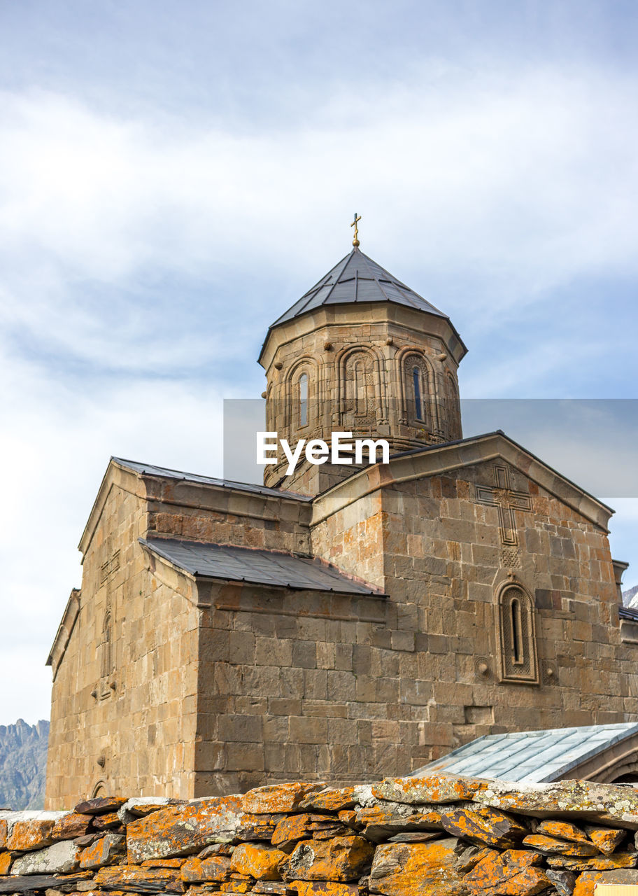 LOW ANGLE VIEW OF CATHEDRAL AGAINST SKY