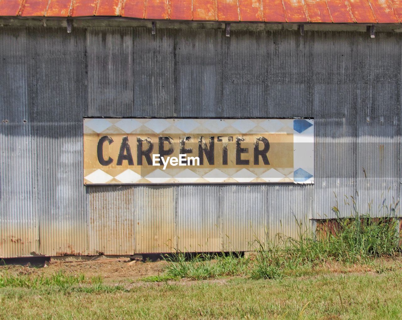 INFORMATION SIGN ON FIELD