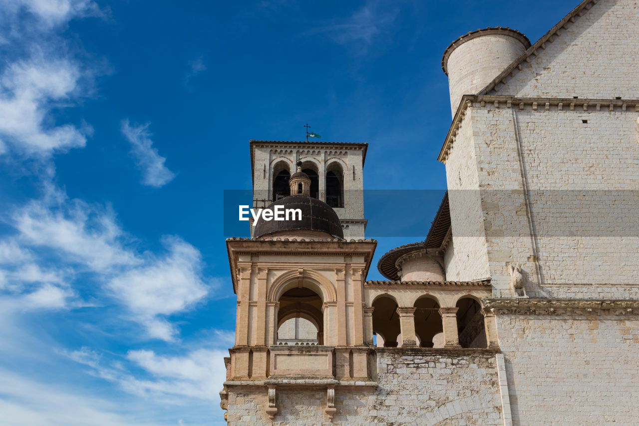 LOW ANGLE VIEW OF TEMPLE AGAINST SKY