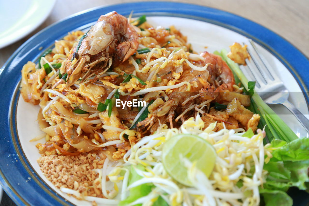 Close-up of pad thai kung  served on plate