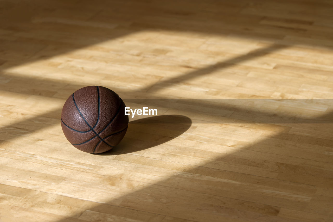 HIGH ANGLE VIEW OF BASKETBALL COURT