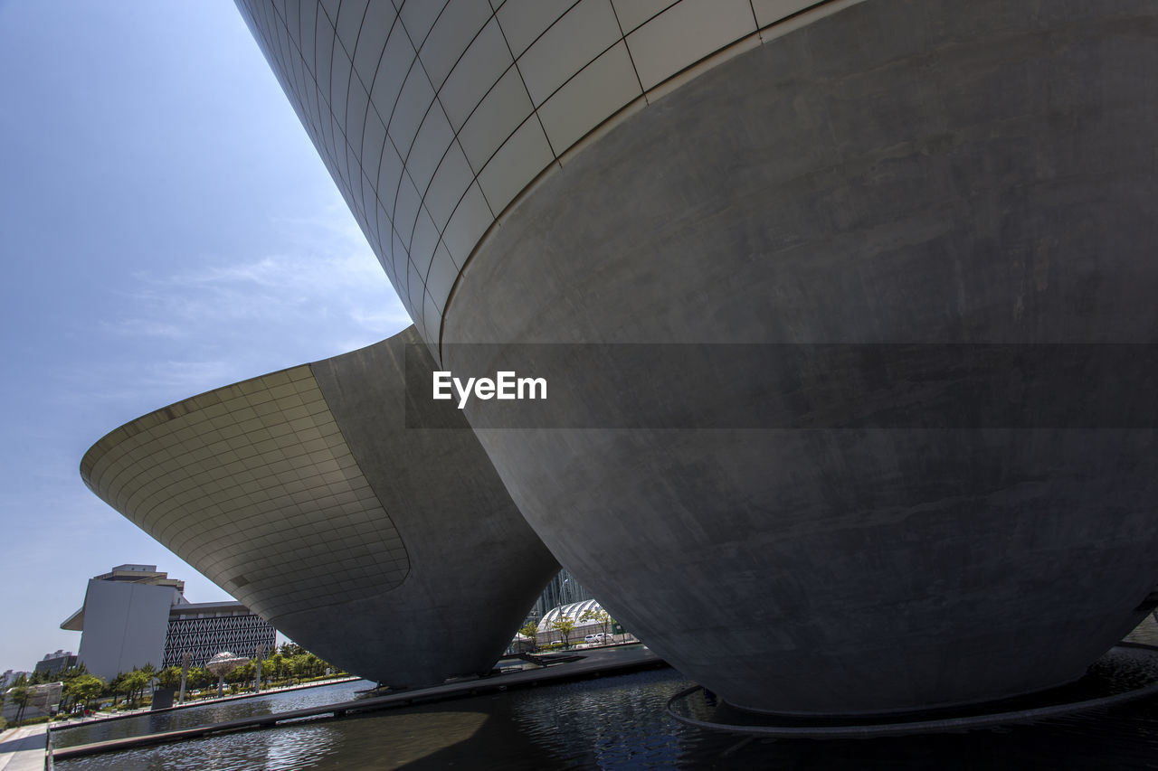 Tri-bowl in pond at songdo central park