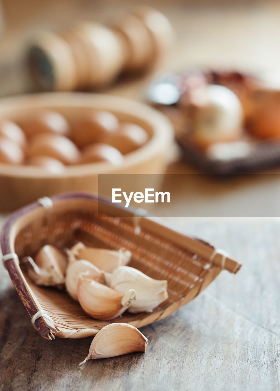 CLOSE-UP OF BREAD ON TABLE