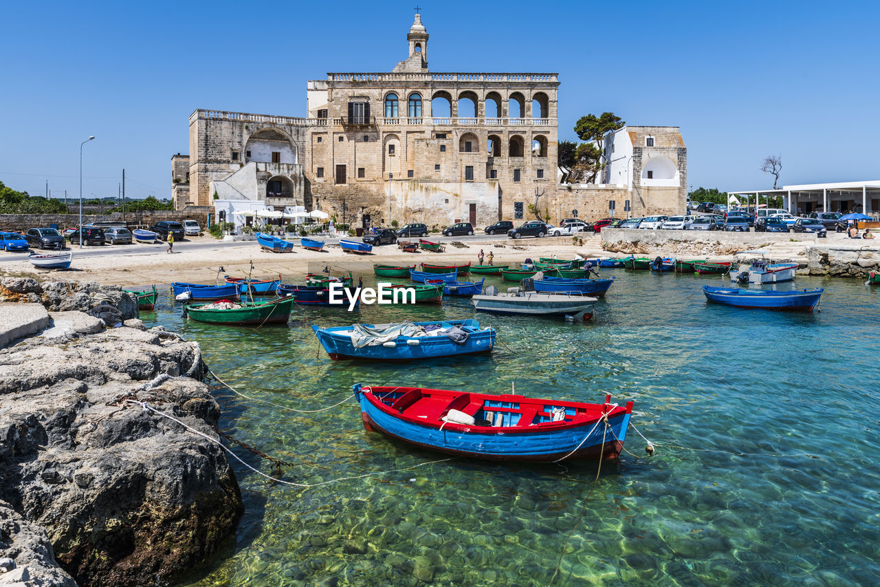 VIEW OF BOATS IN CANAL