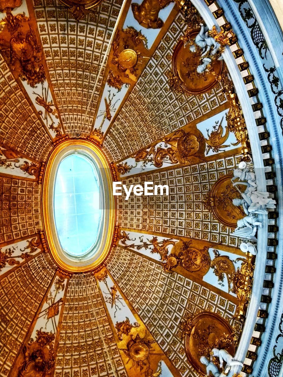 CLOSE-UP VIEW OF CEILING