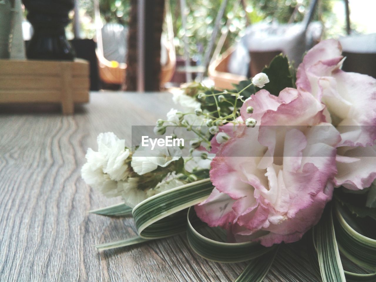 CLOSE-UP OF ROSE BOUQUET ON WHITE TABLE