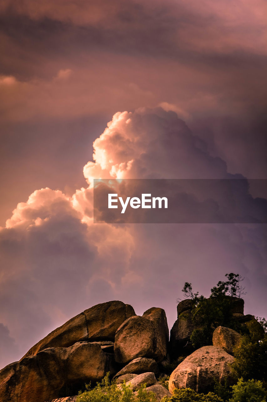 LOW ANGLE VIEW OF ROCKS AGAINST SKY