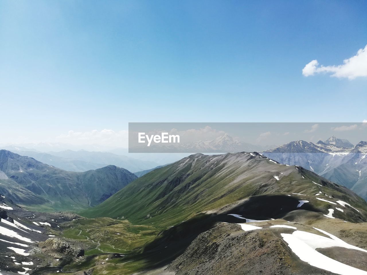 SCENIC VIEW OF SNOWCAPPED MOUNTAINS AGAINST BLUE SKY