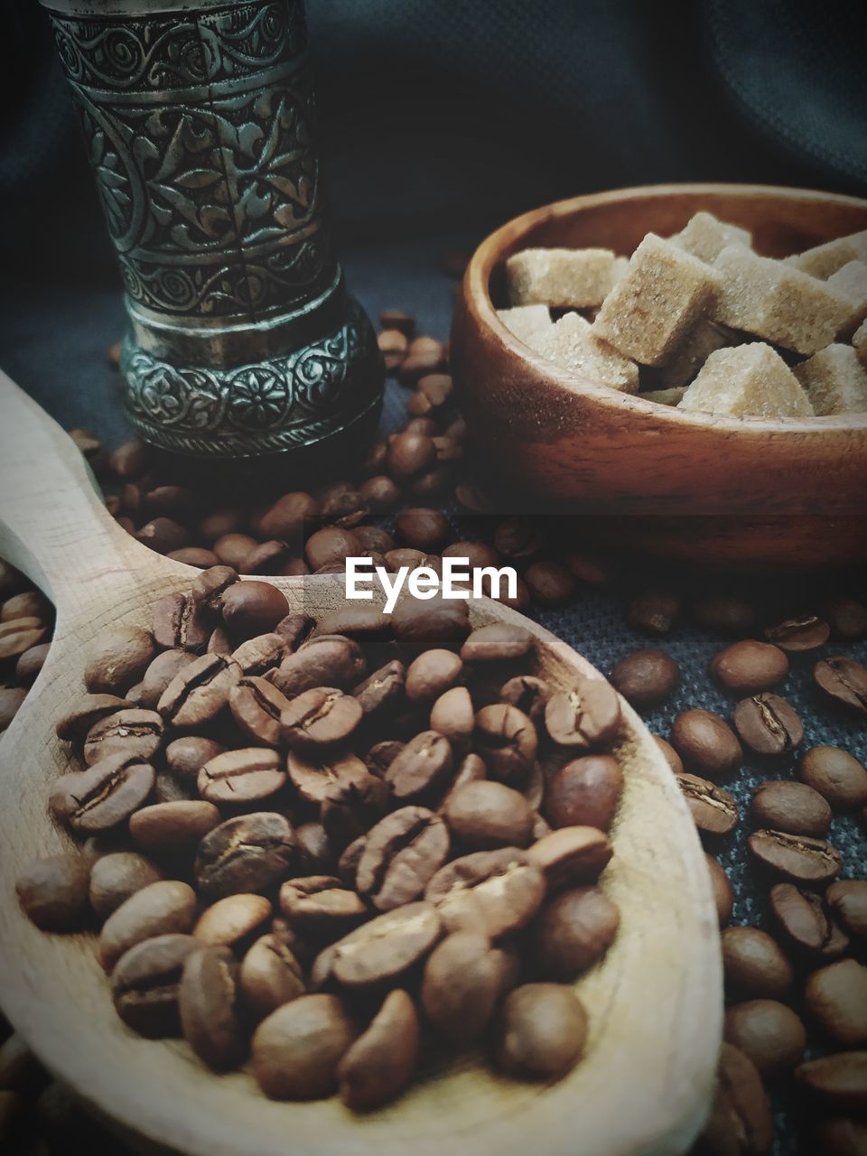 HIGH ANGLE VIEW OF COFFEE BEANS IN GLASS ON TABLE