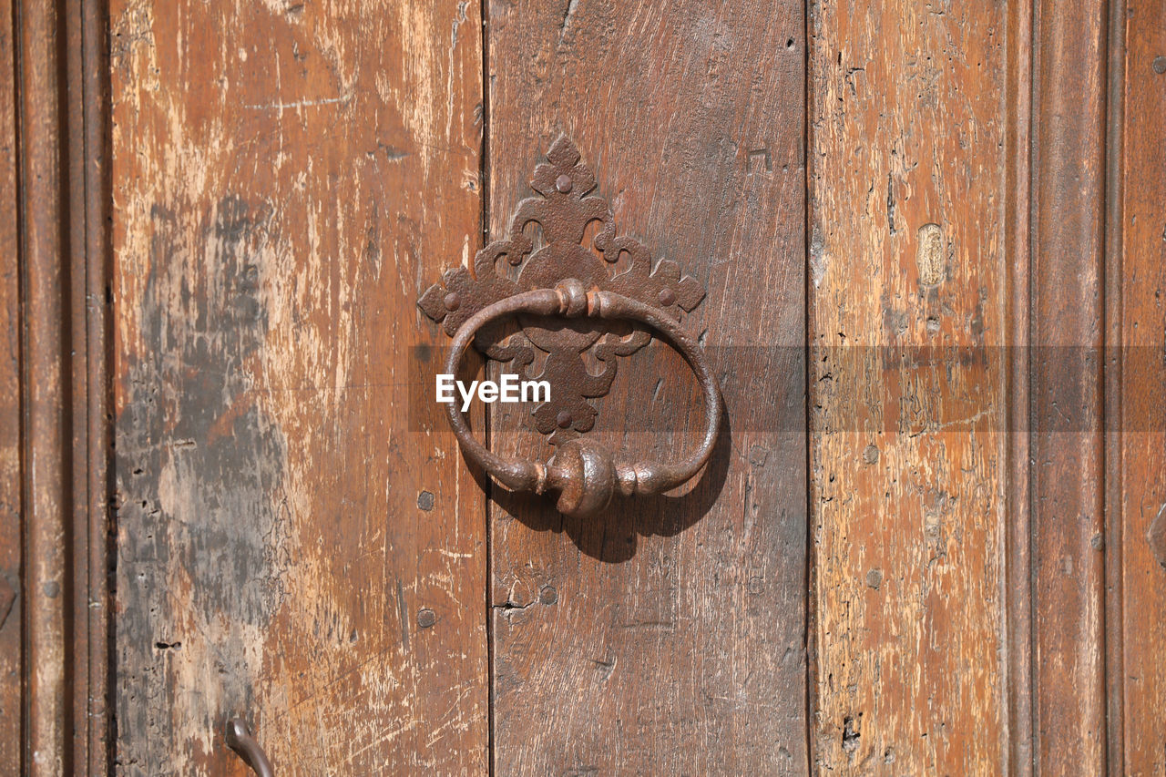 door, entrance, wood, door knocker, metal, security, closed, protection, no people, close-up, full frame, backgrounds, iron, old, knob, doorknob, brown, day, lock, floor, pattern, textured, wall, door handle, handle, rusty, keyhole, outdoors, hardwood, weathered, front door