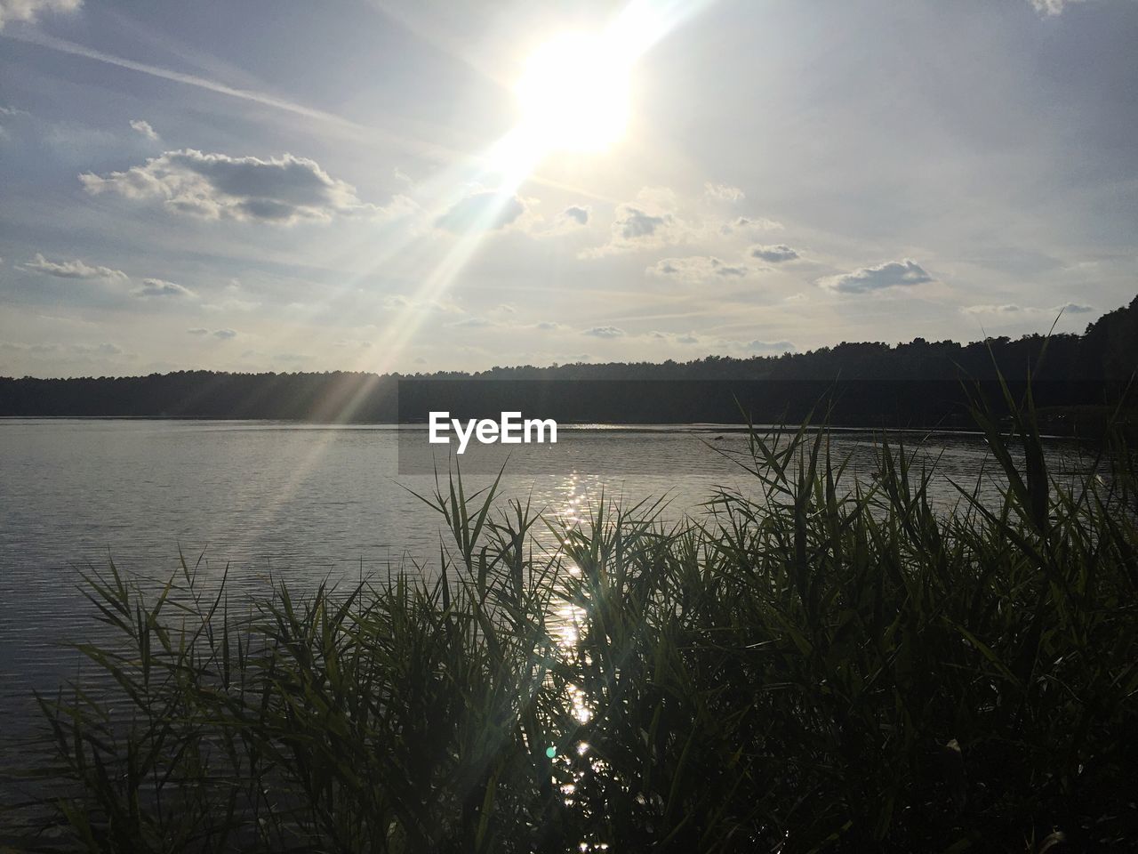 IDYLLIC SHOT OF LAKE AGAINST SKY