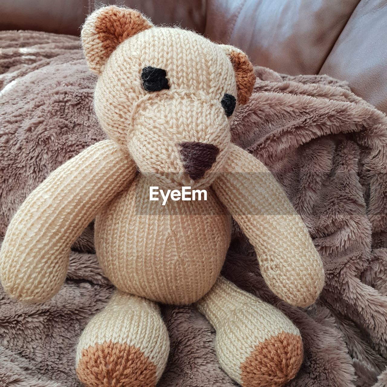 CLOSE-UP OF STUFFED TOY ON BLANKET