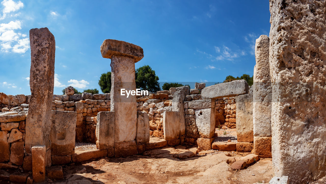 OLD RUINS OF BUILDING