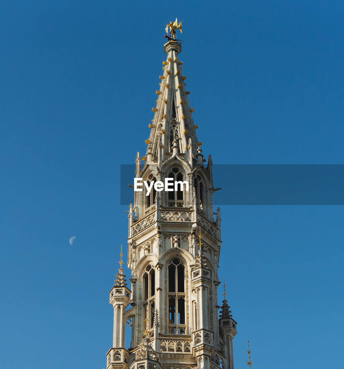 LOW ANGLE VIEW OF CATHEDRAL AGAINST SKY