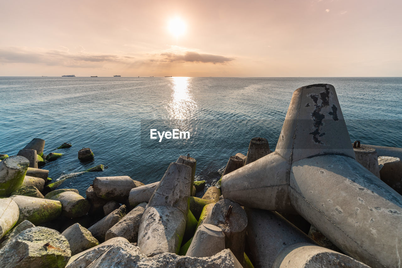 PANORAMIC VIEW OF SEA AGAINST SKY DURING SUNSET