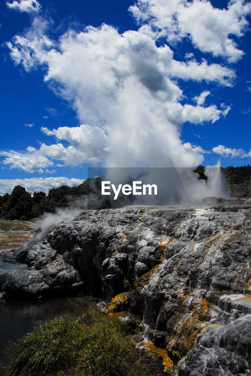Scenic view of geyser against sky, rotorua, new zelande