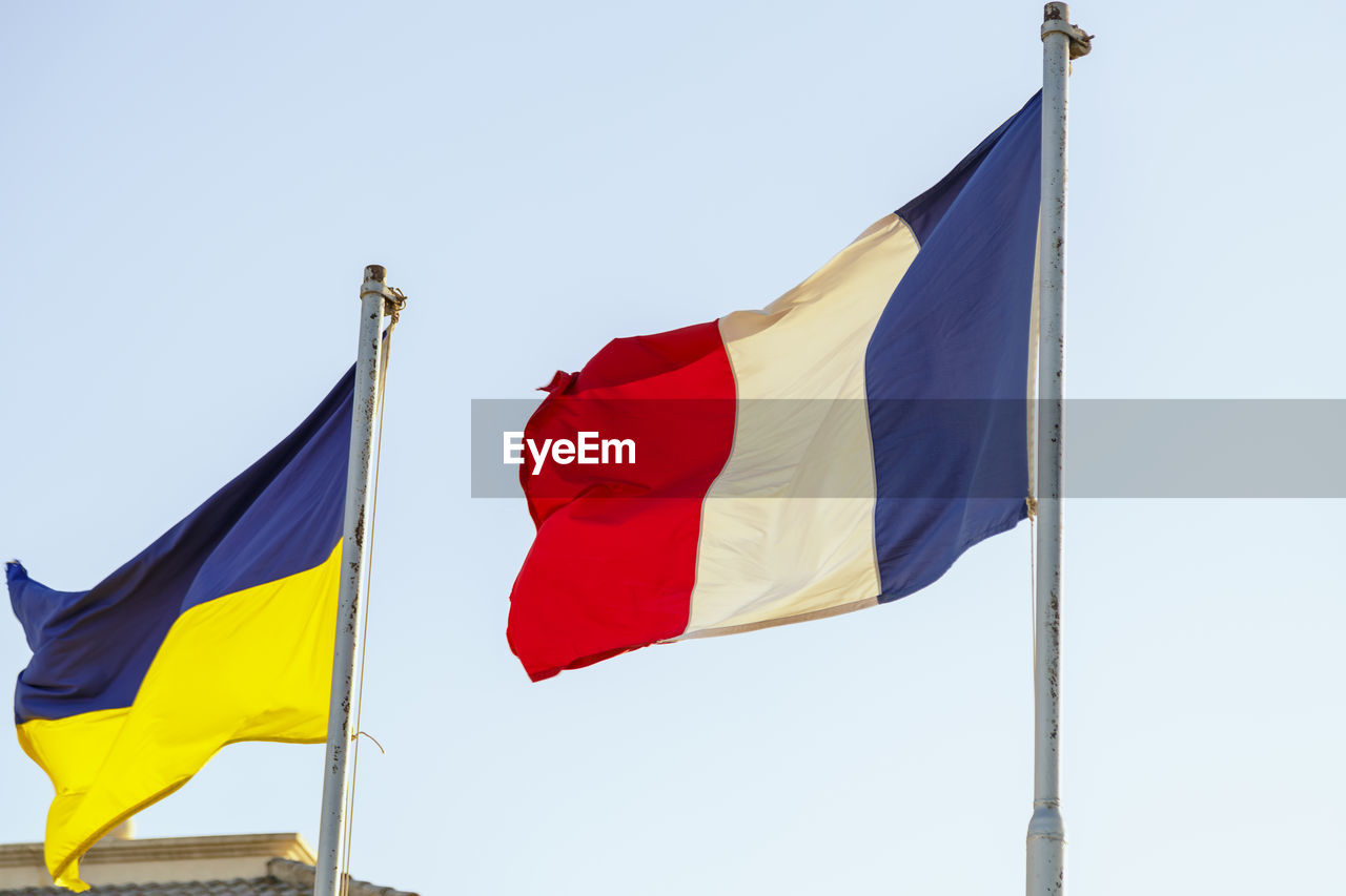 LOW ANGLE VIEW OF FLAG AGAINST CLEAR SKY