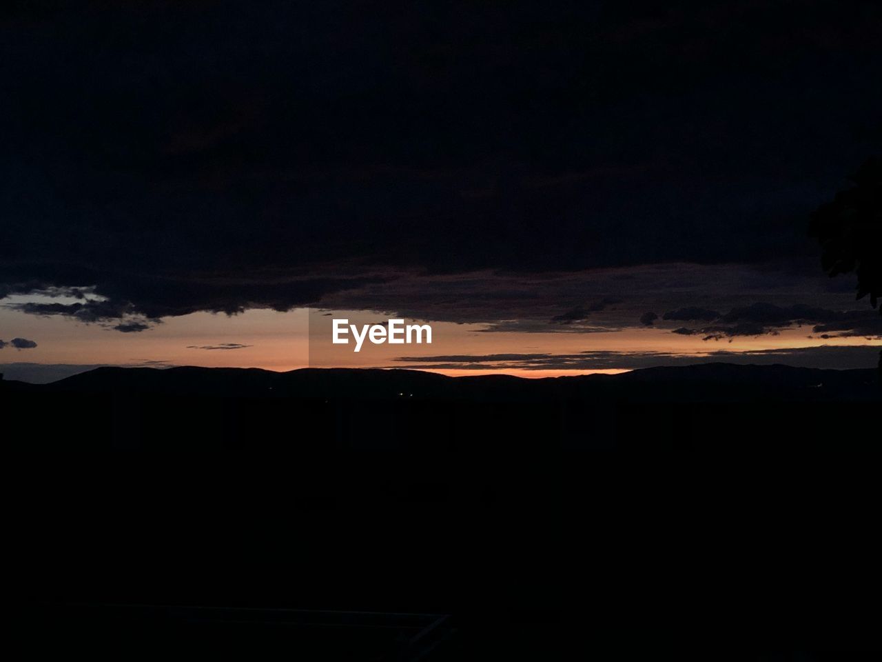 SCENIC VIEW OF SILHOUETTE LANDSCAPE AGAINST DRAMATIC SKY