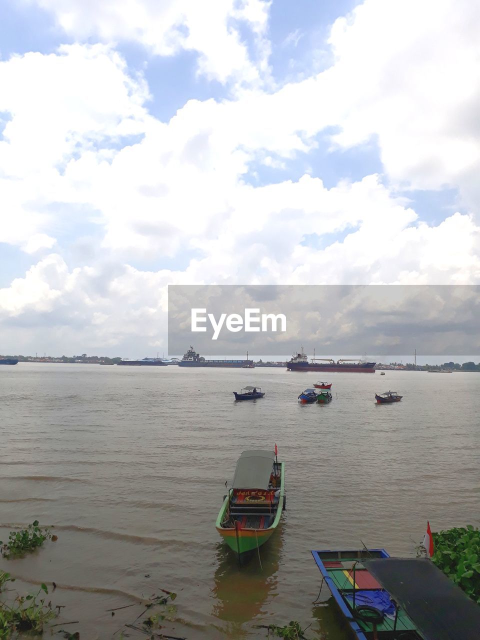 VIEW OF BOATS IN SEA AGAINST SKY