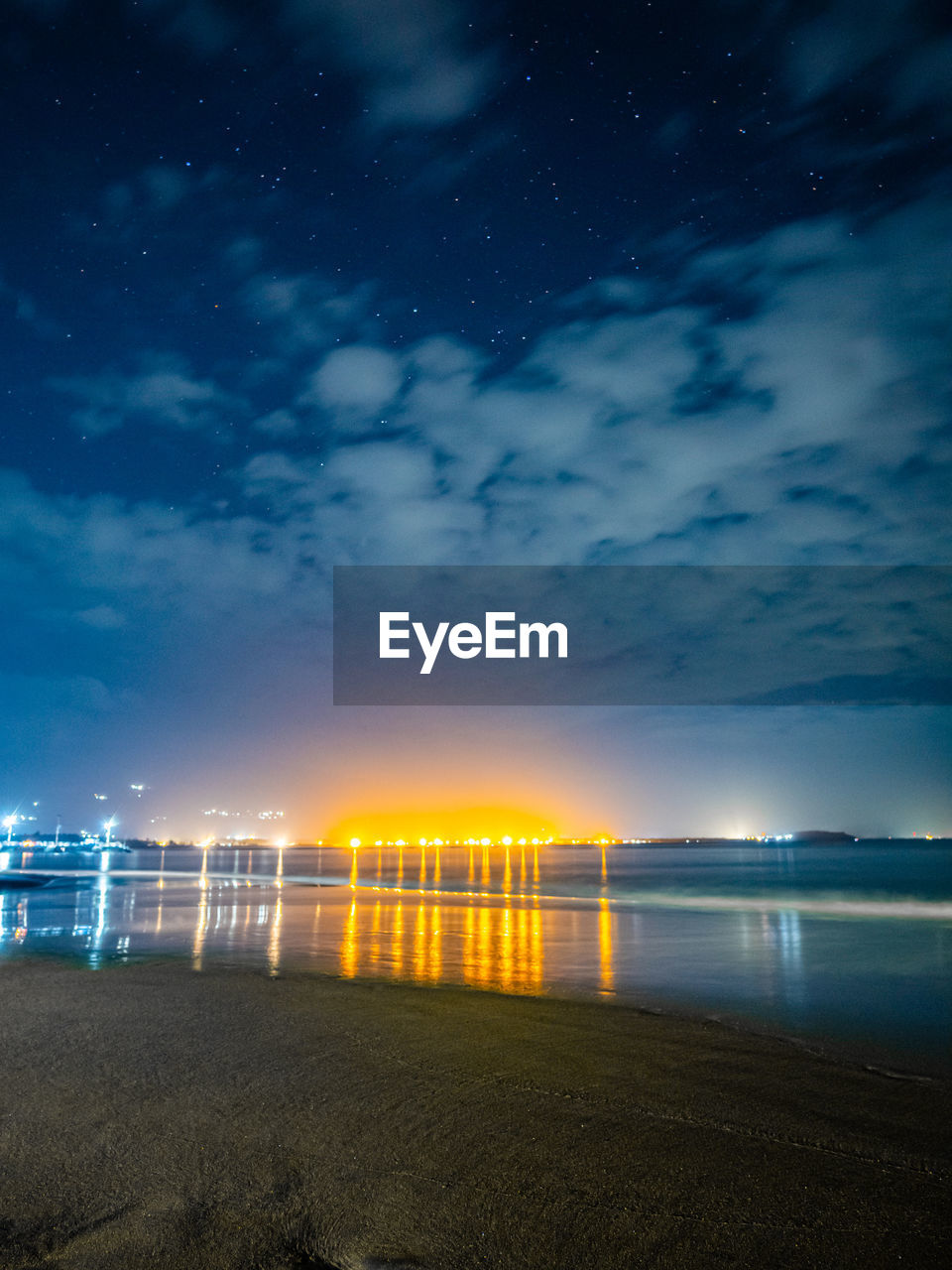 VIEW OF SEA AGAINST SKY AT NIGHT