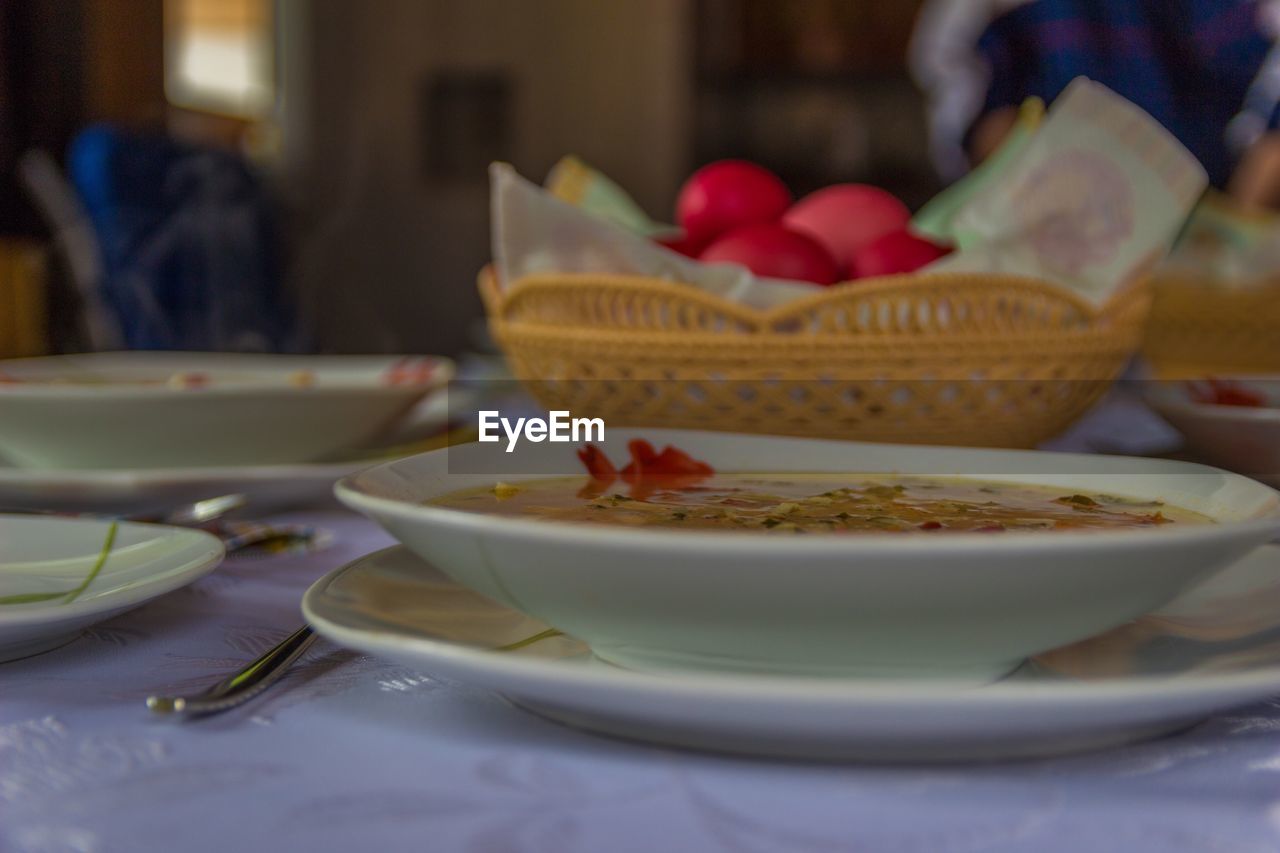 CLOSE-UP OF ICE CREAM IN PLATE