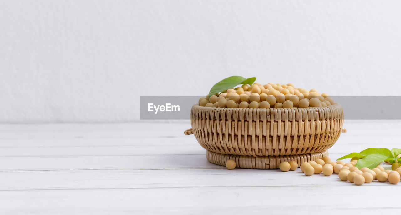 CLOSE-UP OF BREAD IN PLATE ON TABLE