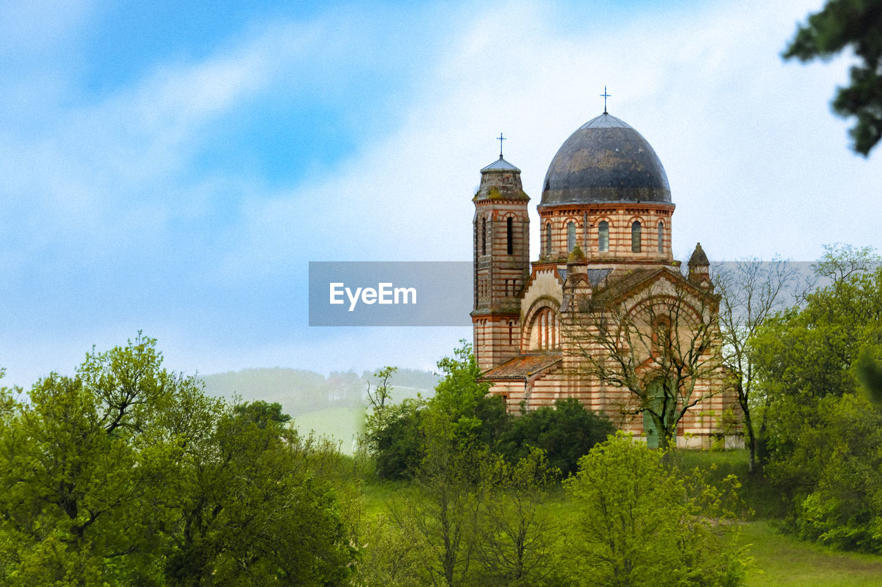 architecture, built structure, tree, plant, building exterior, dome, sky, religion, travel destinations, nature, place of worship, travel, belief, building, spirituality, history, tourism, the past, cloud, no people, tower, outdoors, landmark, city, green, day, blue