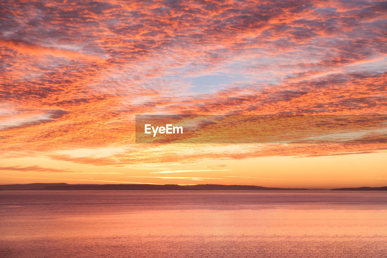 SCENIC VIEW OF DRAMATIC SKY OVER SEA