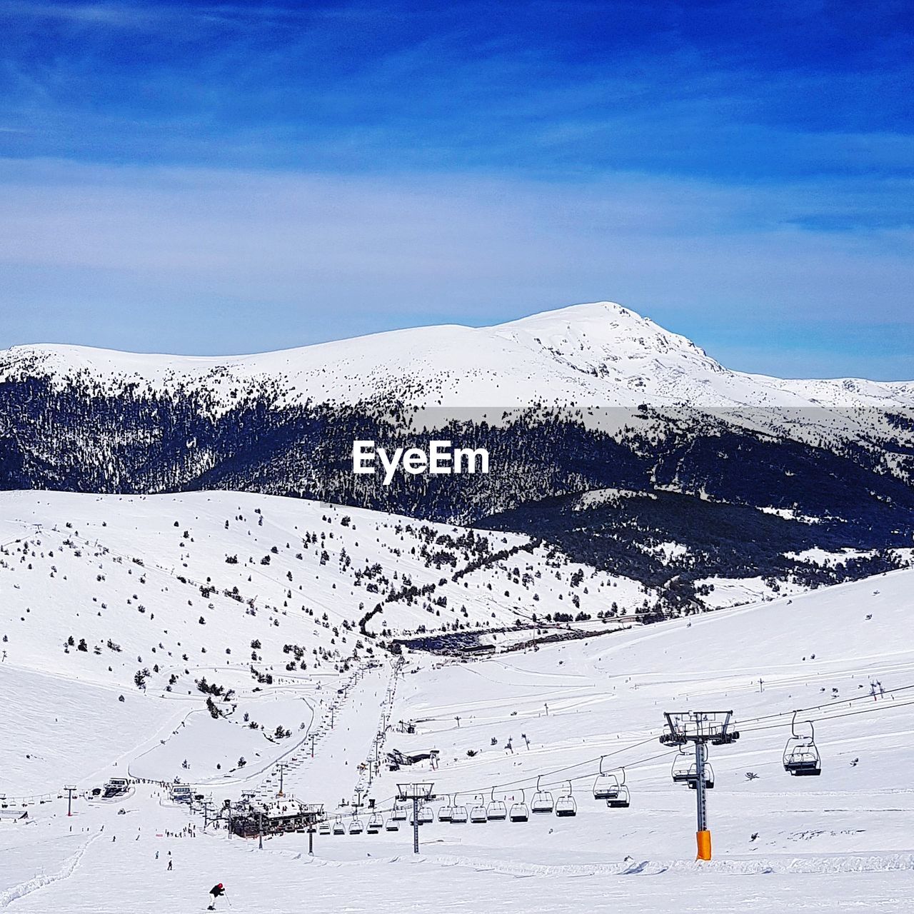 SCENIC VIEW OF SNOW COVERED MOUNTAIN AGAINST SKY