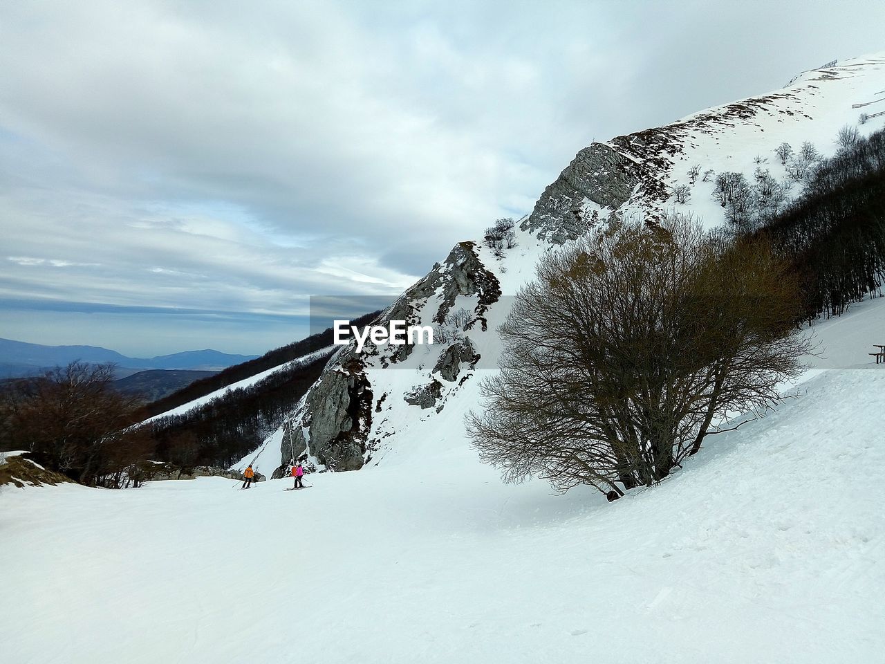 SCENIC VIEW OF SNOW COVERED MOUNTAIN