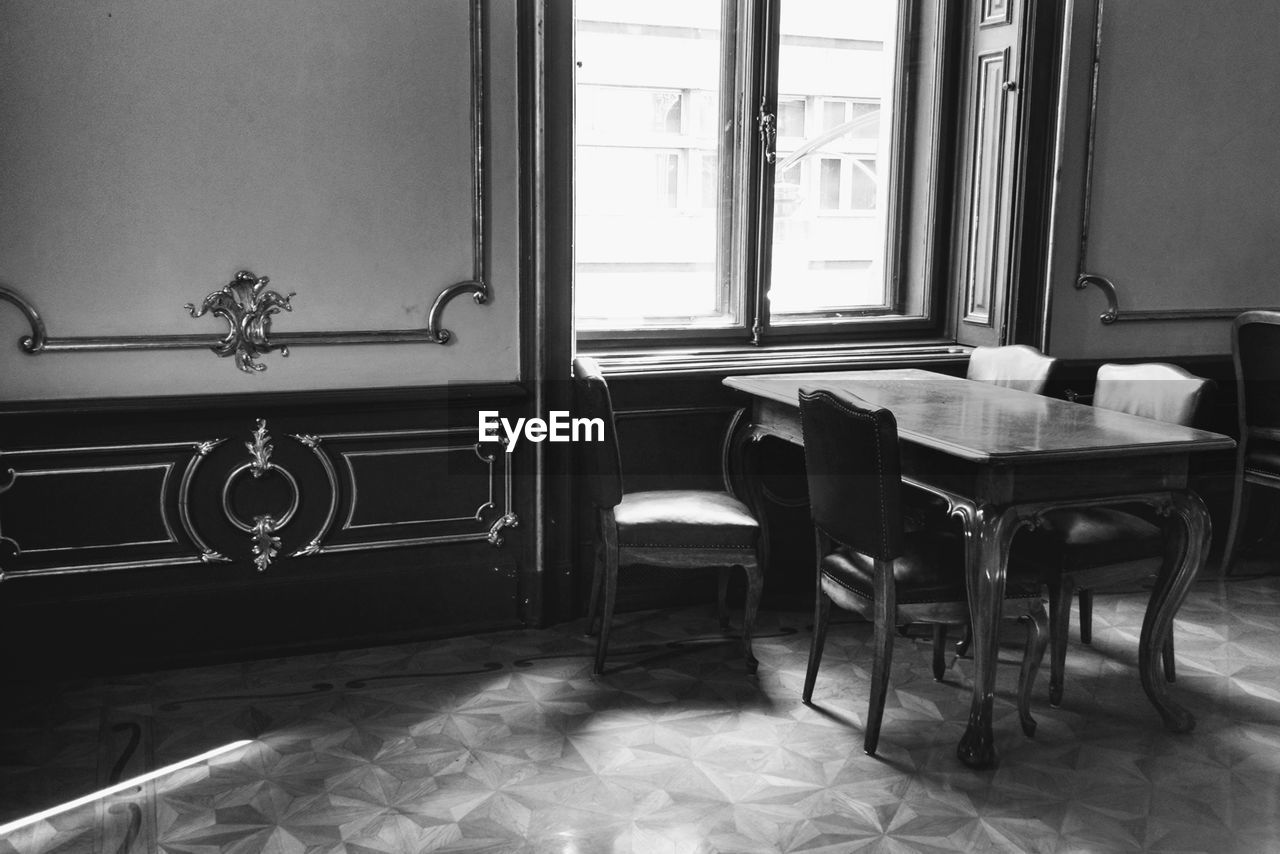 EMPTY CHAIRS AND TABLE IN HOUSE