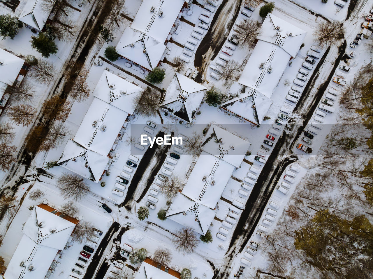 HIGH ANGLE VIEW OF SNOW COVERED FIELD AGAINST TREES