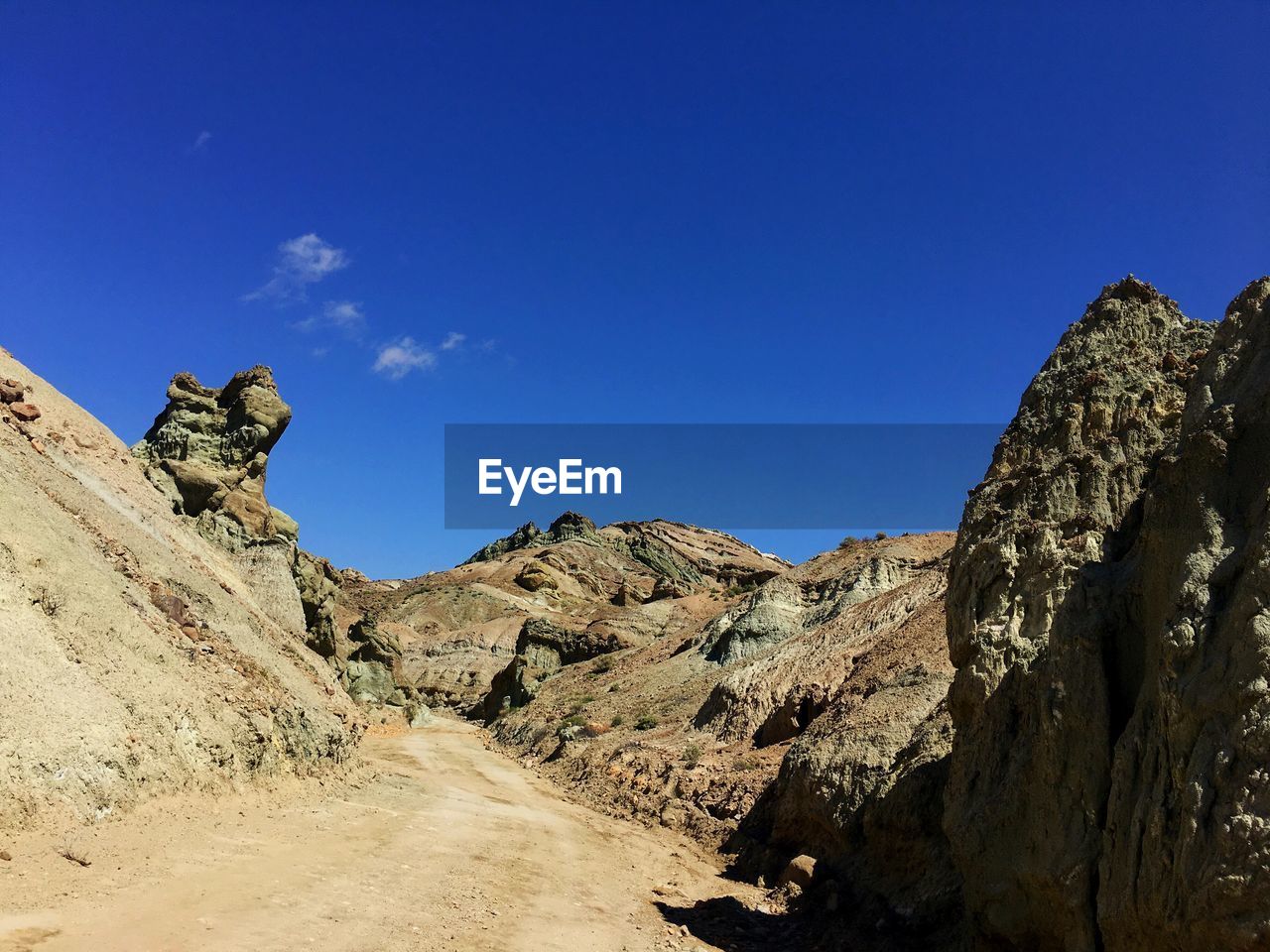 PANORAMIC VIEW OF MOUNTAIN AGAINST CLEAR BLUE SKY