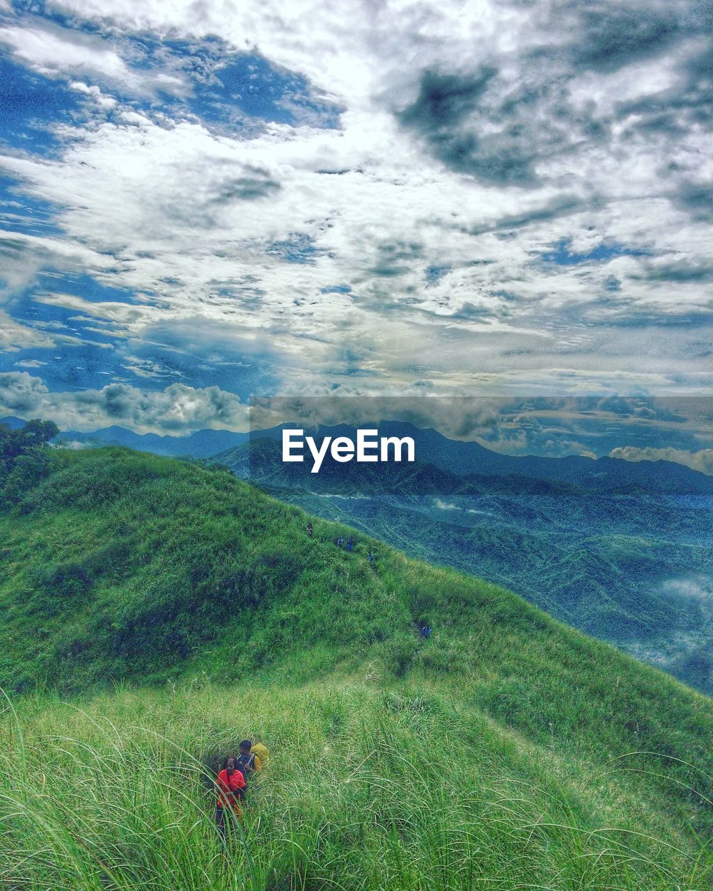 SCENIC VIEW OF LANDSCAPE AGAINST CLOUDY SKY