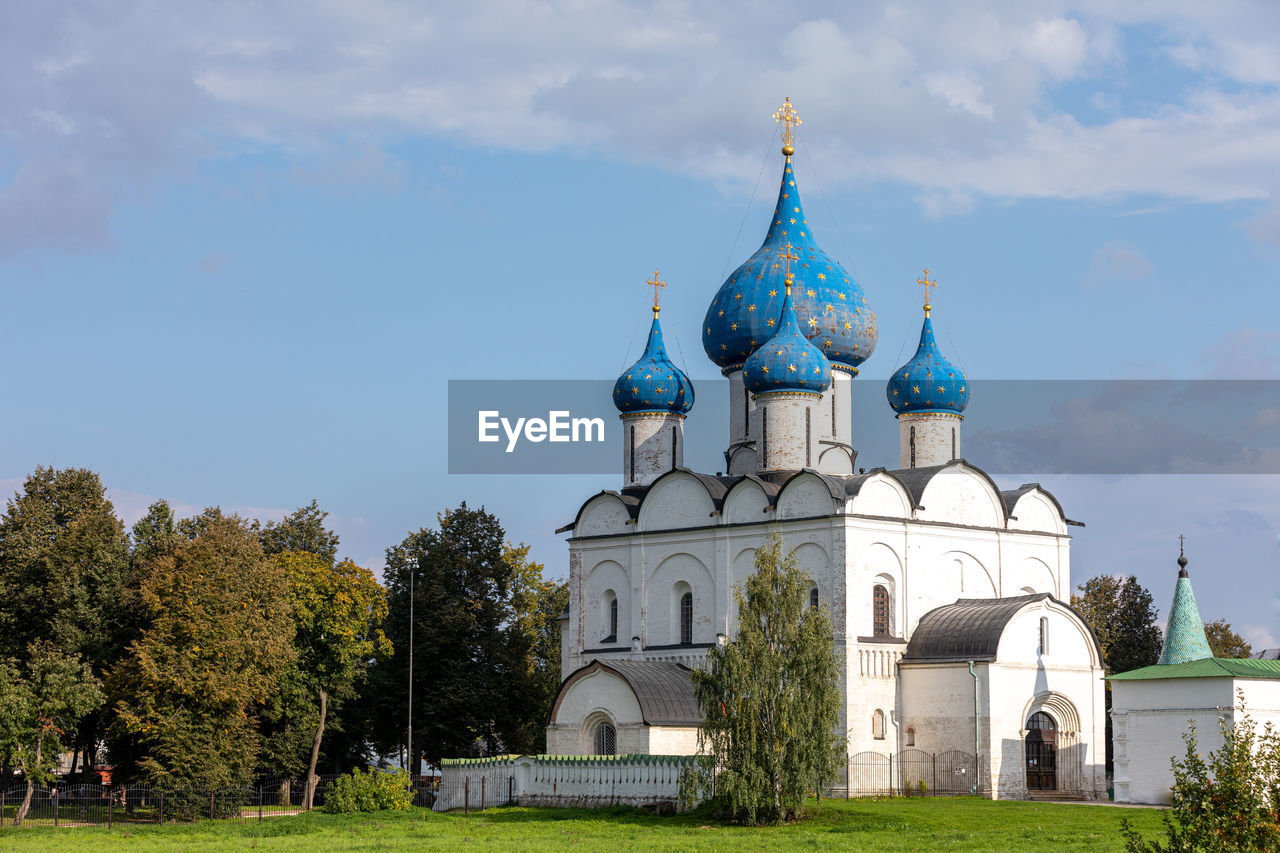 View of the cathedral of the nativity of the blessed virgin in the suzdal kremlin. religion concept.