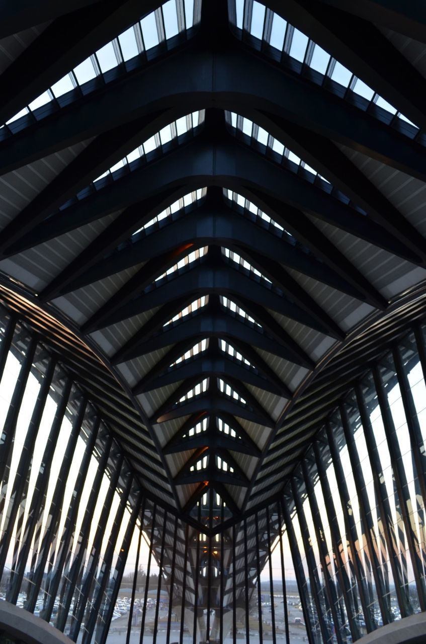 LOW ANGLE VIEW OF MODERN CEILING