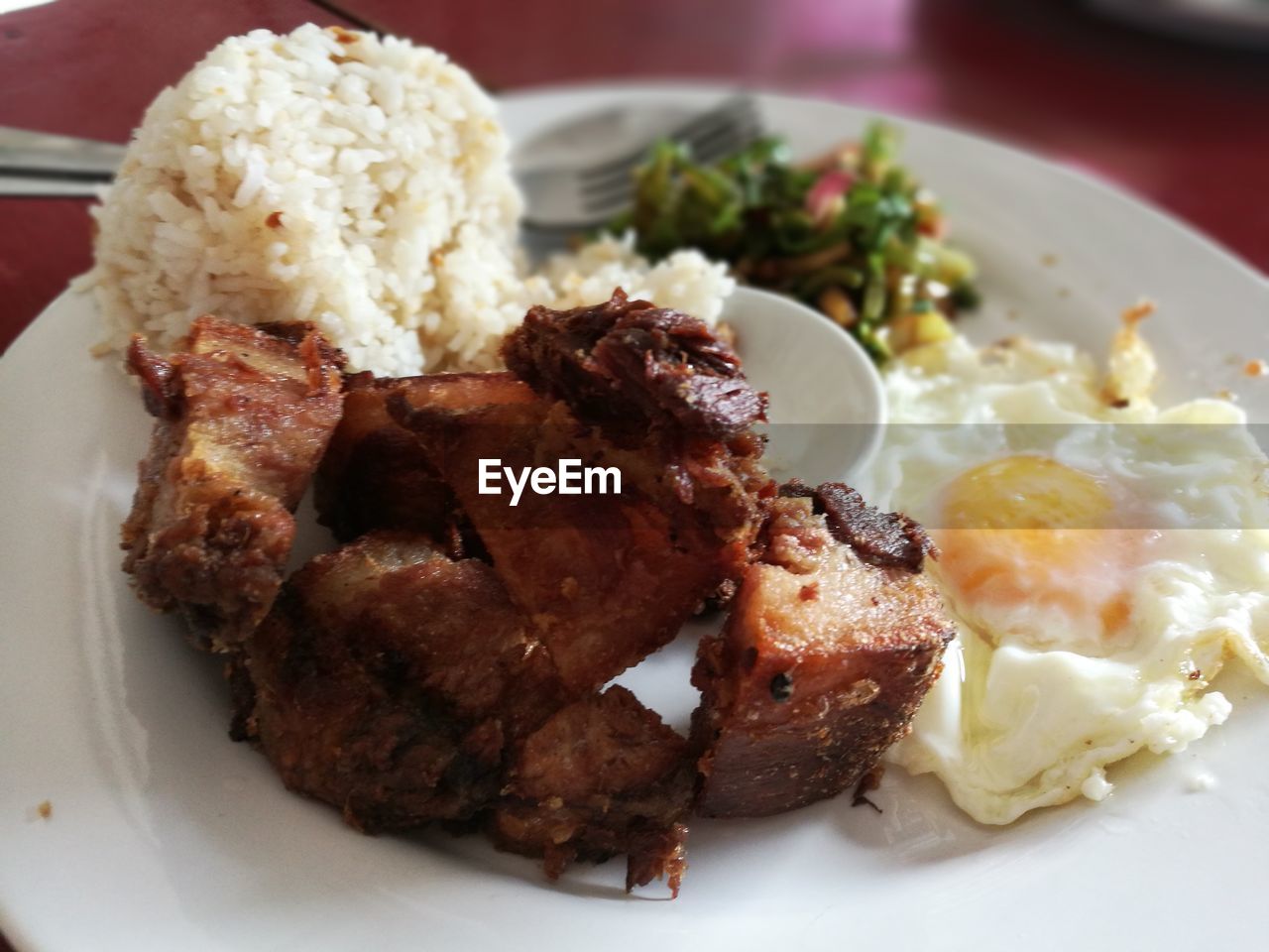 CLOSE-UP OF MEAT SERVED IN PLATE