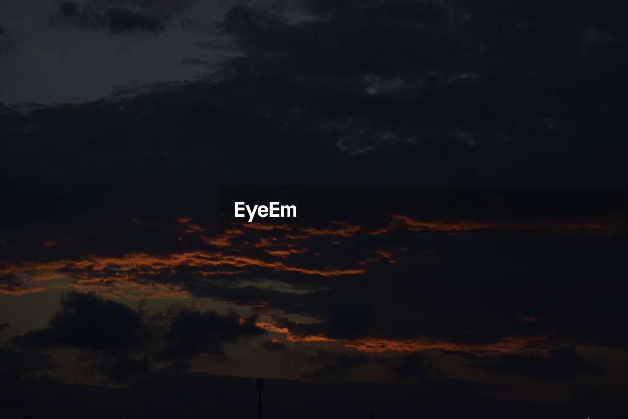 SCENIC VIEW OF SILHOUETTE MOUNTAIN AGAINST SKY AT SUNSET