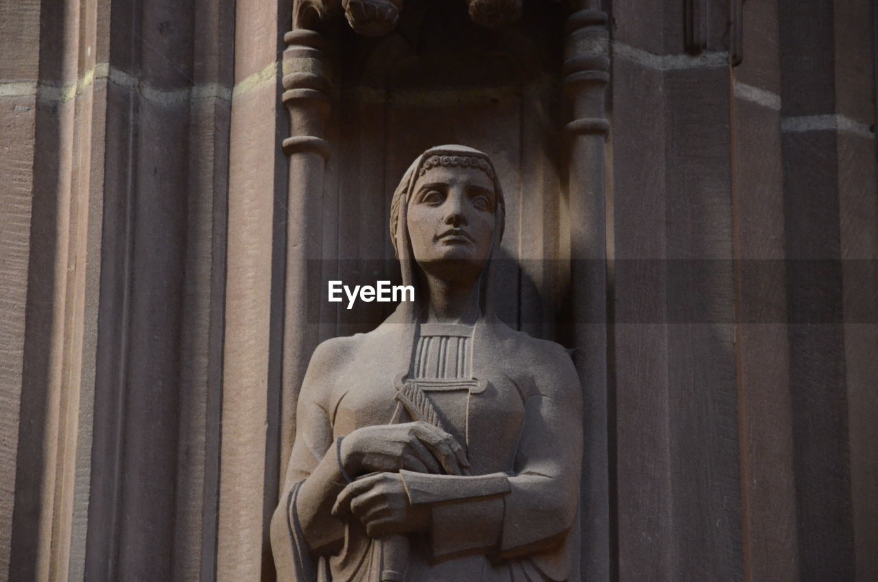 LOW ANGLE VIEW OF STATUE